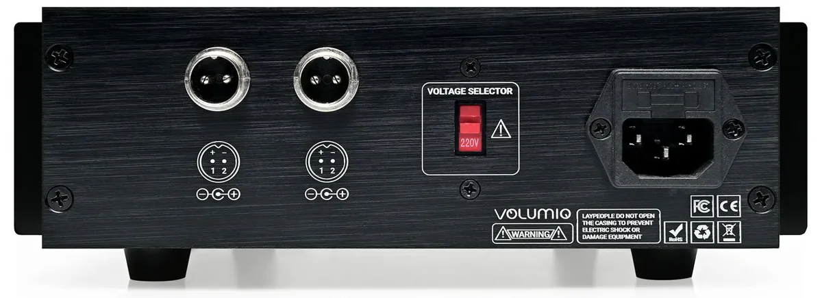 The back of Lineo5 Duo, from left: two round output sockets with two pins each and polarity markings, a red switch marked VOLTAGE SELECTOR set to 220V, and the mains power inlet.